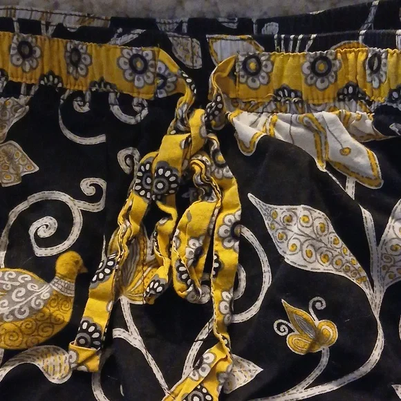 Floral Black and Yellow Shorts Vera Bradley Small - Picture 2 of 2